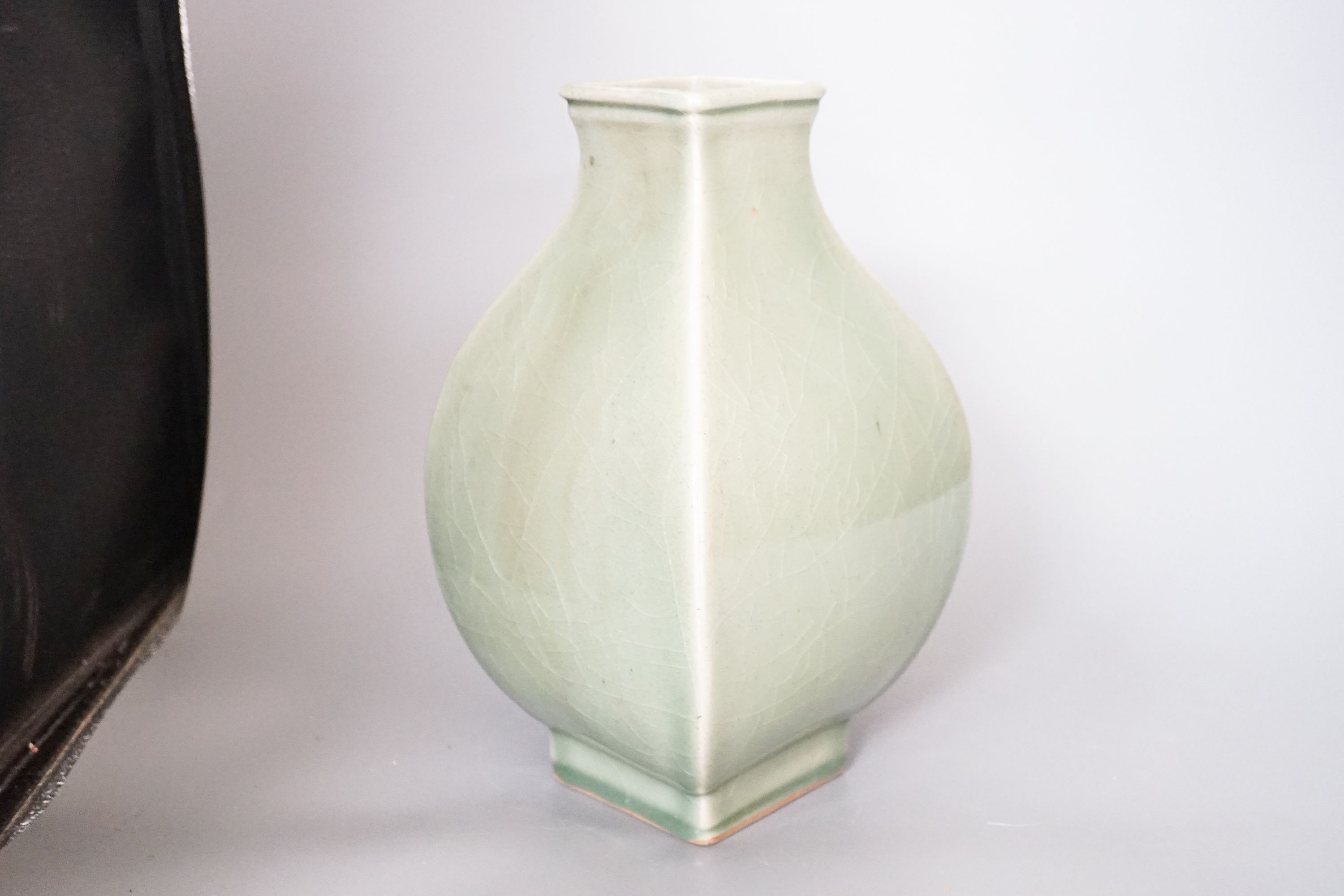 A Chinese famille verte ‘Fu’ wine pot and a celadon glazed square baluster vase, 28 cm